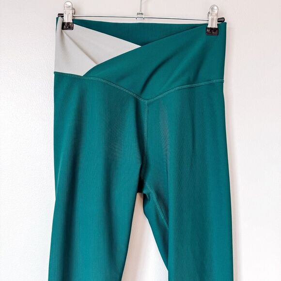 Wilo Green Ribbed Cross Over Waist Crop Leggings Size Medium - Picture 3 of 7